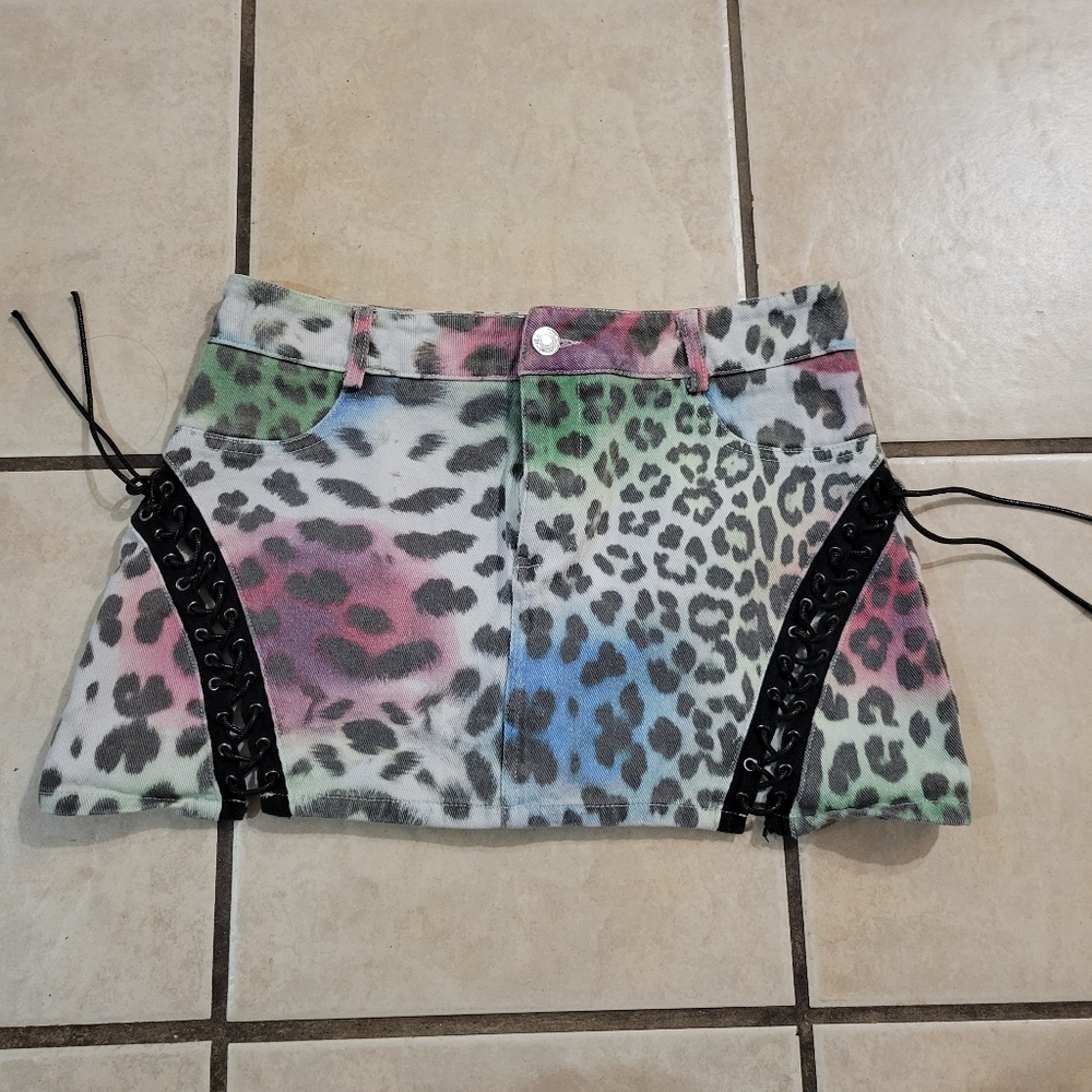 Edikted  90s Denim Mini Skirt Colorful Leopard Print